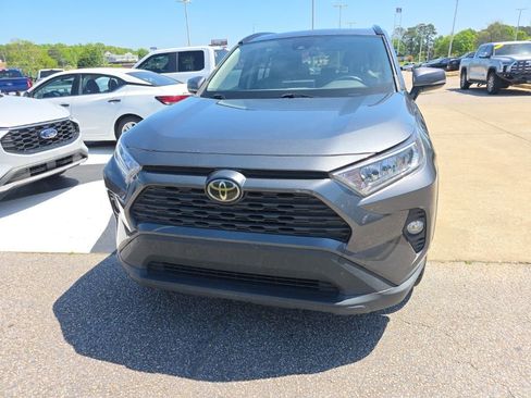 Used 2019 Toyota RAV4 XLE Premium image 5