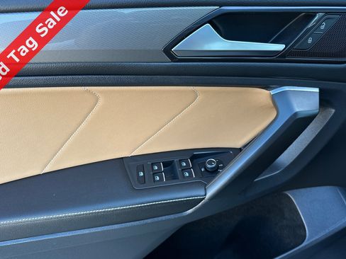 Certified 2022 Volkswagen Tiguan SE w/ Panoramic Sunroof Package image 12