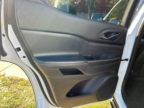 Used 2019 GMC Acadia SLT image 24