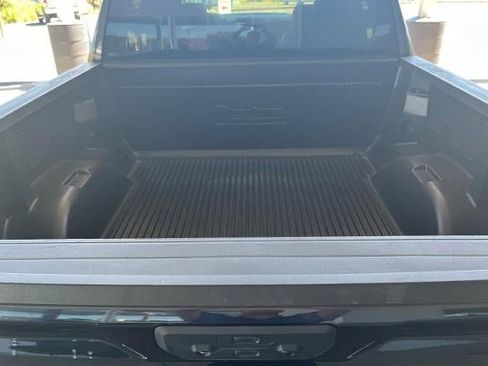Used 2025 GMC Sierra 1500 SLT AWD/4WD image 21