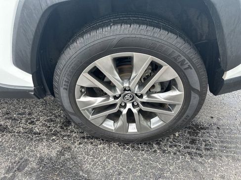Used 2019 Toyota RAV4 XLE Premium AWD/4WD image 10