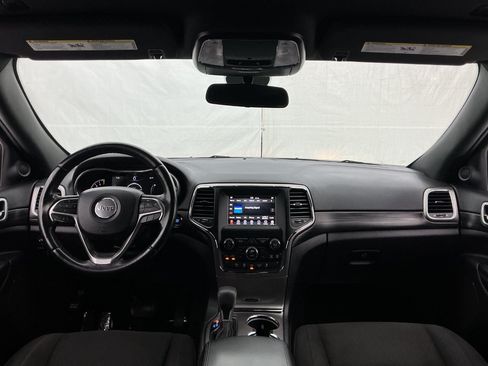 Used 2019 Jeep Grand Cherokee Laredo AWD/4WD image 27