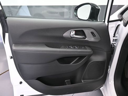 New 2026 Chrysler Pacifica Select image 13