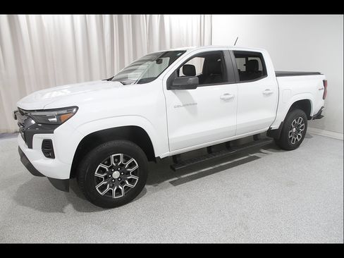 Used 2024 Chevrolet Colorado LT w/ LT Convenience Package III AWD/4WD image 3