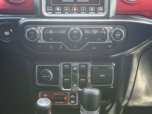 Used 2022 Jeep Gladiator Rubicon AWD/4WD image 17