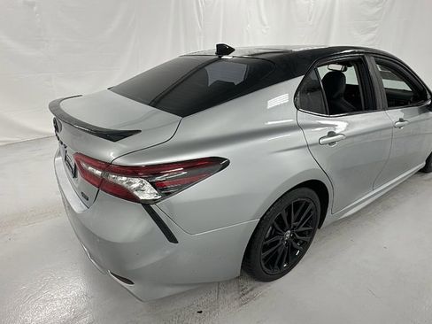 Used 2021 Toyota Camry XSE image 3