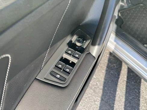 Used 2023 Volkswagen Tiguan SE image 14