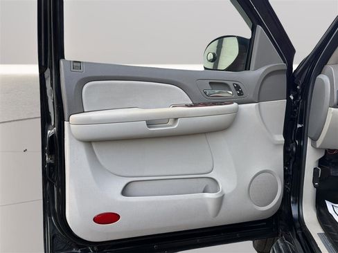 Used 2007 Chevrolet Tahoe LTZ w/ LTZ Preferred Equipment Group image 15