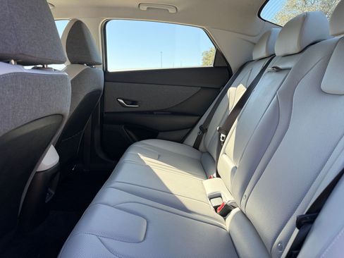 Used 2025 Hyundai Elantra Limited image 25