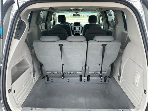 Used 2010 Chrysler Town & Country Touring FWD image 24
