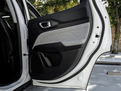 Used 2022 Jeep Compass Latitude image 56