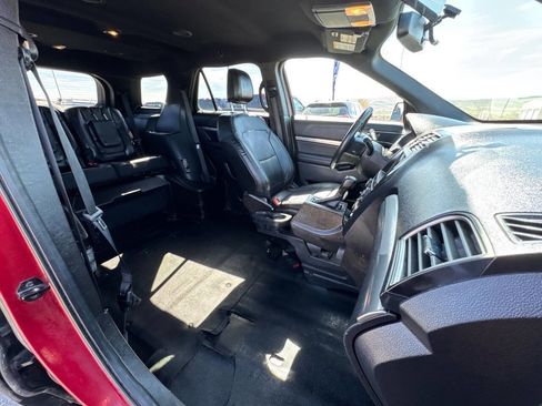 Used 2018 Ford Explorer XLT w/ Equipment Group 202A image 15