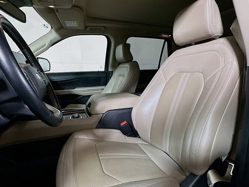 Used 2023 Ford Expedition Limited image 11