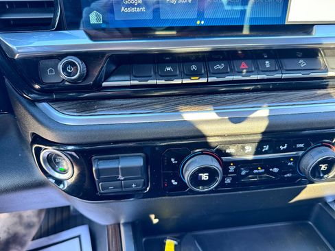 Used 2023 Chevrolet Silverado 1500 LT image 31