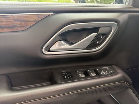 Used 2021 Chevrolet Suburban Premier w/ Premium Package RWD image 10