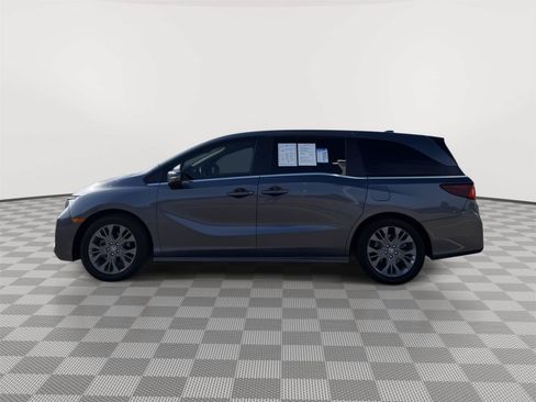 Used 2025 Honda Odyssey Touring image 3