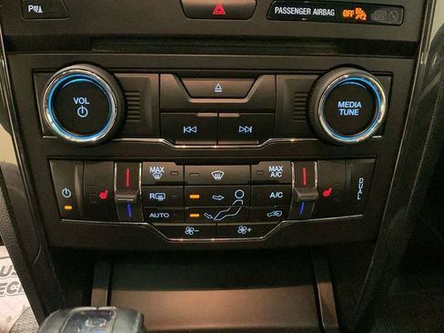 Certified 2017 Ford Explorer XLT w/ Equipment Group 202A image 43