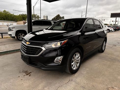 Used 2020 Chevrolet Equinox LS w/ LS Convenience Package FWD image 4