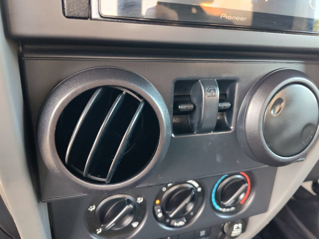 Used 2009 Jeep Wrangler Rubicon w/ PWR Convenience Group AWD/4WD image 20