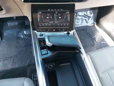 Used 2024 Audi Q8 e-tron Premium Plus w/ Premium Plus Package AWD/4WD image 22