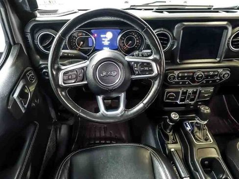 Used 2019 Jeep Wrangler Unlimited Sahara AWD/4WD image 16