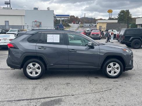 Used 2020 Toyota RAV4 XLE image 2