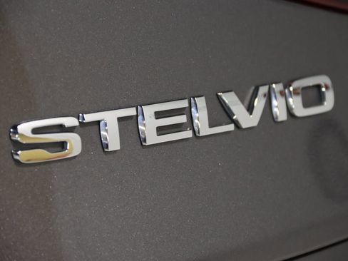 Used 2022 Alfa Romeo Stelvio Ti image 14