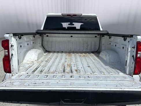 Used 2021 Chevrolet Silverado 2500 Custom w/ Custom Value Package image 5