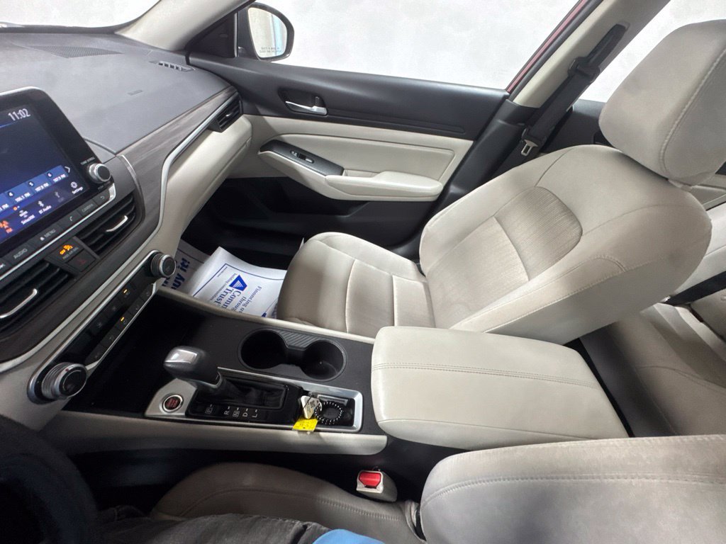 Used 2025 Nissan Altima 2.5 SV FWD image 19