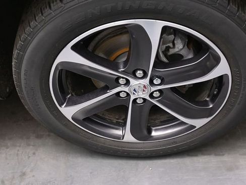 Used 2024 Buick Enclave Essence w/ LPO, Touring Package image 30