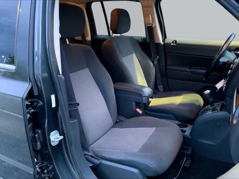 Used 2011 Jeep Patriot Latitude AWD/4WD image 8