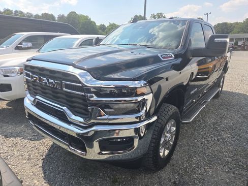Used 2025 RAM 2500 Big Horn AWD/4WD image 1