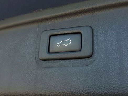 Used 2017 Subaru Outback 2.5i Limited image 14