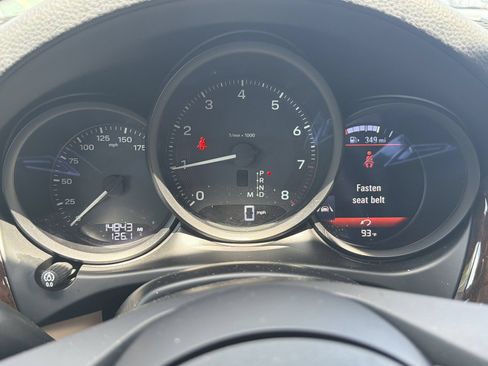 Used 2024 Porsche Macan AWD/4WD image 36