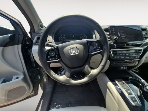 Used 2021 Honda Pilot Touring image 12