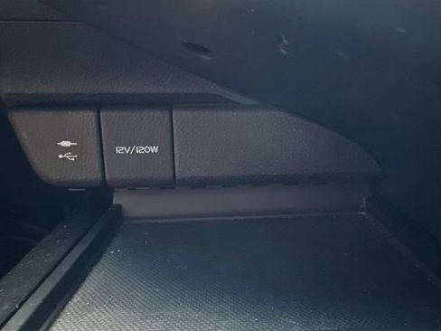 Used 2018 Toyota Camry LE FWD image 32