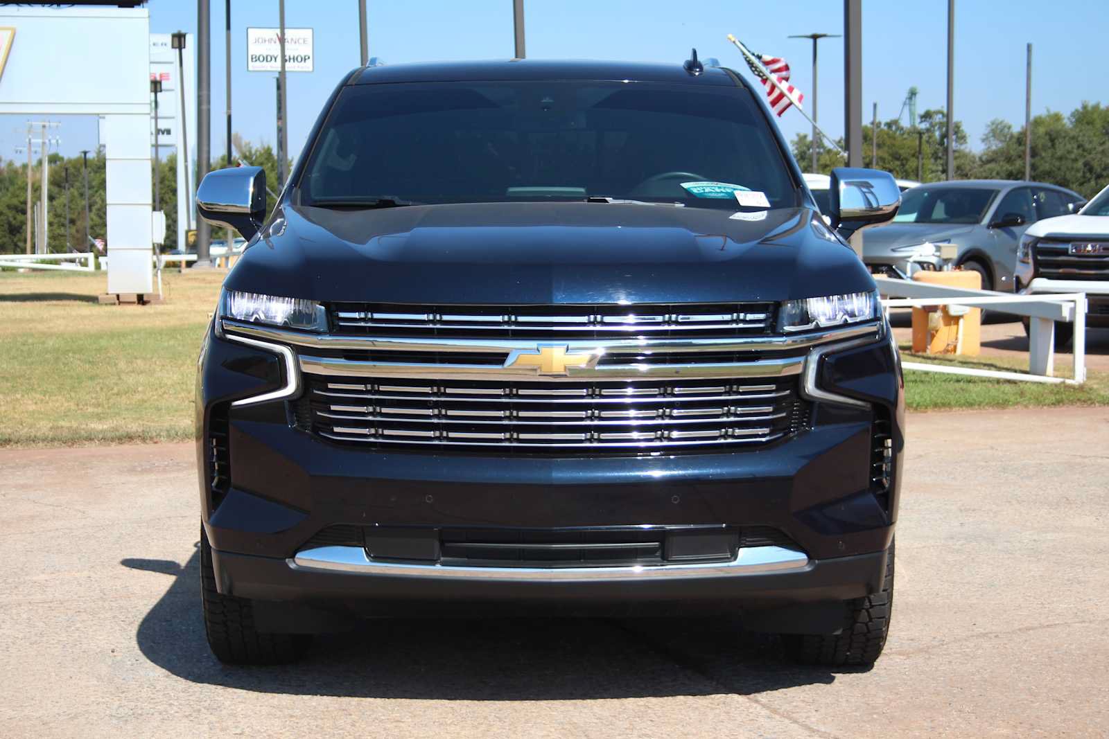 Used 2023 Chevrolet Tahoe Premier AWD/4WD image 3