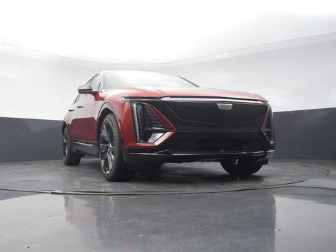 New 2026 Cadillac Lyriq Signature Sport w/ Nappa Leather Package AWD/4WD image 48