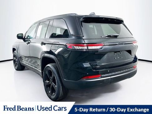 Used 2023 Jeep Grand Cherokee Limited w/ Black Appearance Package image 5