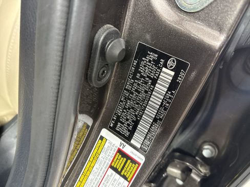 Used 2019 Toyota Avalon XLE image 37