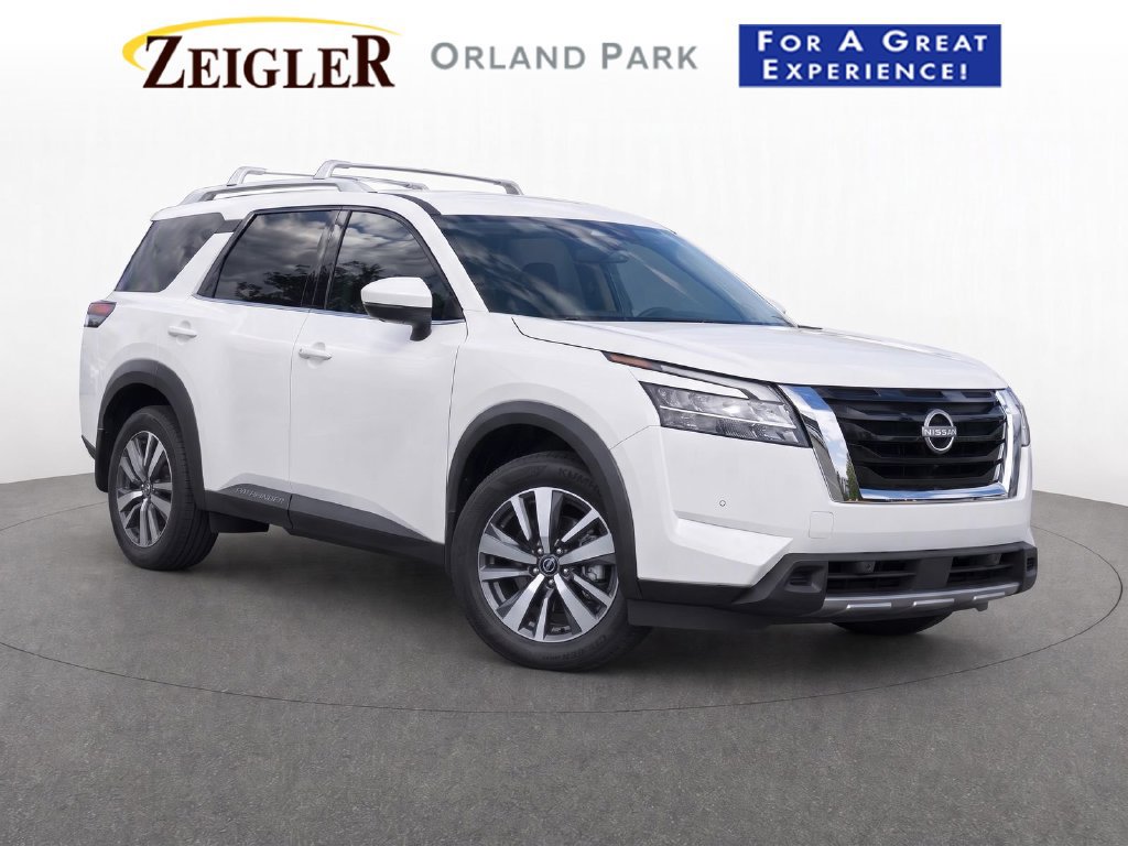 Used 2024 Nissan Pathfinder SL AWD/4WD image 1
