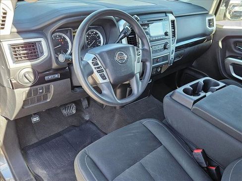 Used 2017 Nissan Titan SV image 10