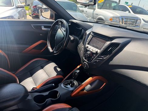 Used 2016 Hyundai Veloster Turbo FWD image 13