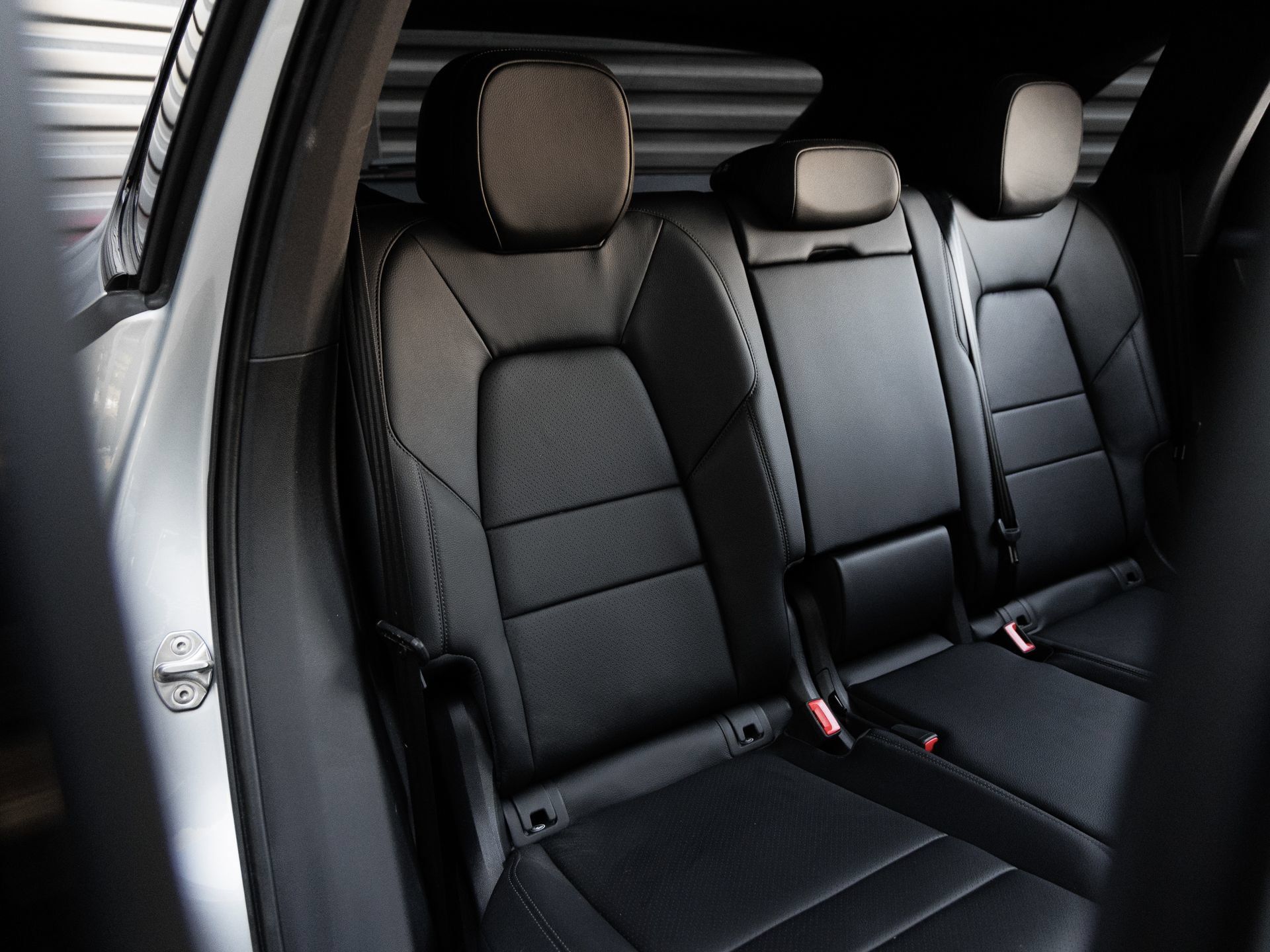 Certified 2025 Porsche Cayenne AWD/4WD image 33