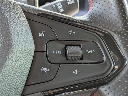 Used 2024 Chevrolet Trax RS FWD image 13