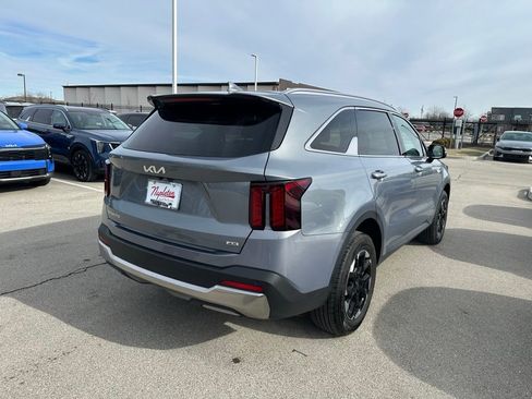 Certified 2025 Kia Sorento S image 7