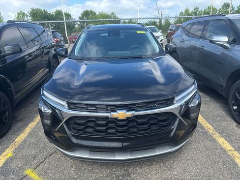 Used 2025 Chevrolet Trax LT w/ Driver Confidence Package FWD image 29