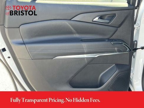 Used 2026 Chevrolet Traverse LT w/ Driver Confidence Package AWD/4WD image 17