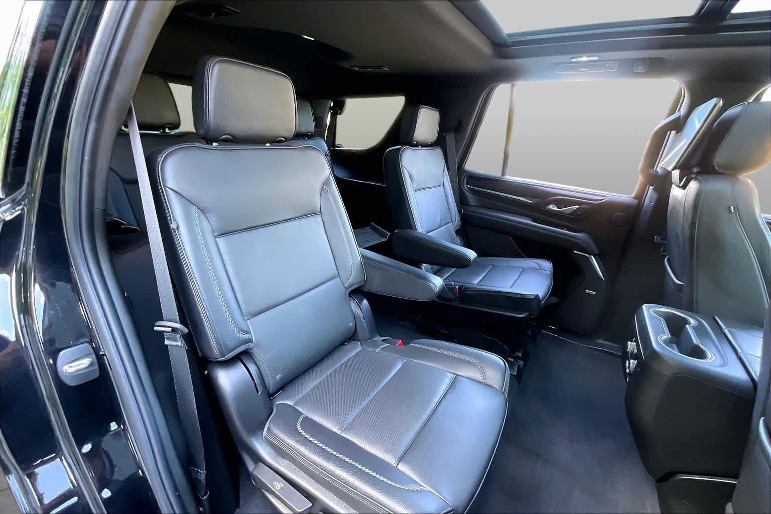 Used 2024 GMC Yukon Denali w/ Advanced Technology Package AWD/4WD image 19