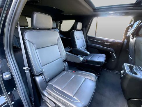 Used 2024 GMC Yukon Denali w/ Advanced Technology Package AWD/4WD image 19